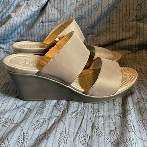 Crocs Leigh 2 wedge 2 strap sandals in silver size 10